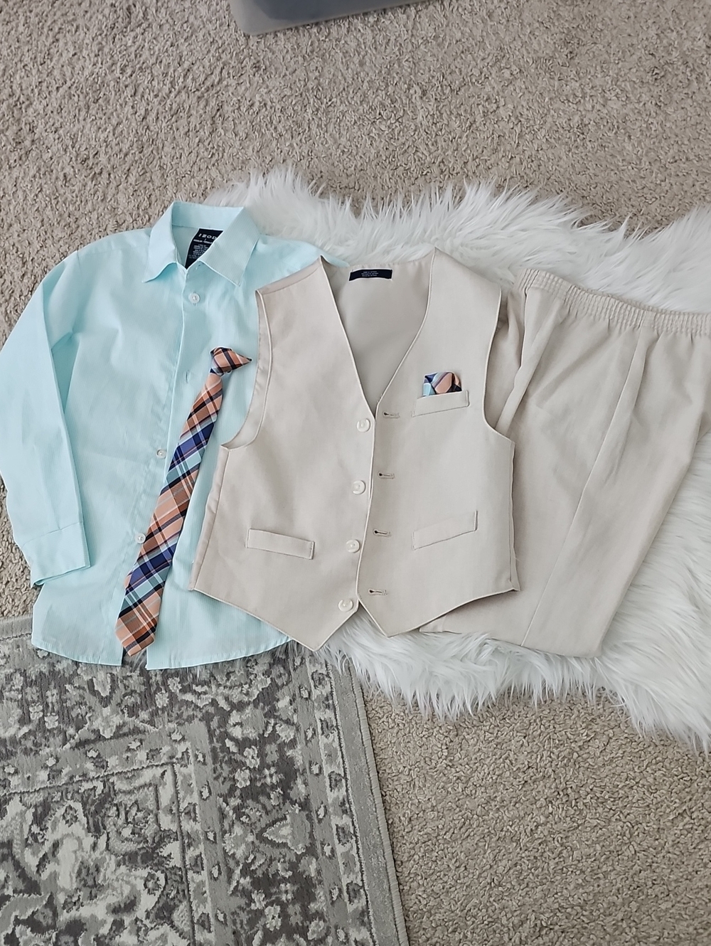 Boys Size 7 Izod Suit With Tie Vest
